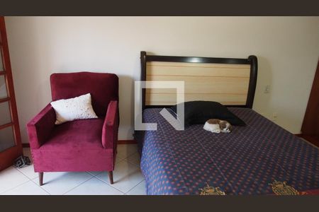 Casa à venda com 178m², 3 quartos e 2 vagasSuíte