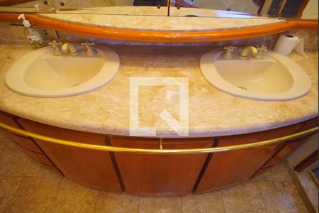 Apartamento para alugar com 315m², 4 quartos e 3 vagasBanheiro da Suíte