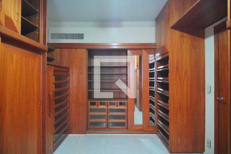 Apartamento para alugar com 315m², 4 quartos e 3 vagasCloset 1