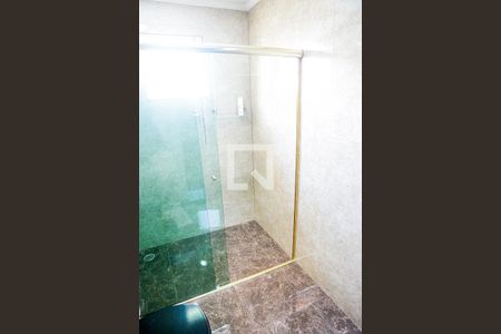 Casa à venda com 176m², 3 quartos e 4 vagas Casa à venda com 176m², 3 quartos e 4 vagasBanheiro