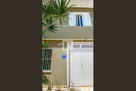 Casa à venda com 176m², 3 quartos e 4 vagas Casa à venda com 176m², 3 quartos e 4 vagasFachada