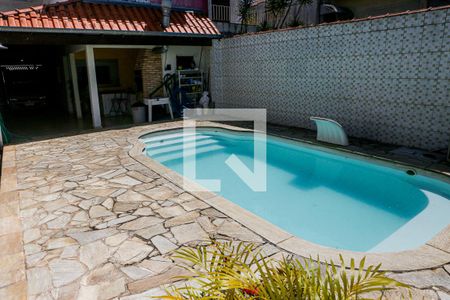 Casa à venda com 176m², 3 quartos e 4 vagas Casa à venda com 176m², 3 quartos e 4 vagasPiscina