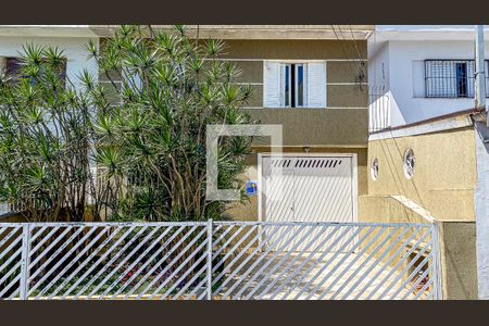 Casa à venda com 176m², 3 quartos e 4 vagas Casa à venda com 176m², 3 quartos e 4 vagasFachada