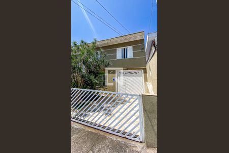 Casa à venda com 176m², 3 quartos e 4 vagas Casa à venda com 176m², 3 quartos e 4 vagasFachada