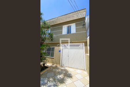 Casa à venda com 176m², 3 quartos e 4 vagas Casa à venda com 176m², 3 quartos e 4 vagasFachada