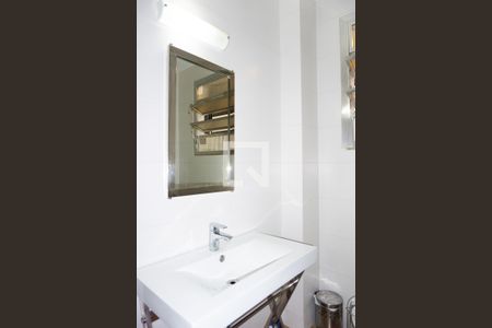 Apartamento à venda com 110m², 2 quartos e sem vaga Apartamento à venda com 110m², 2 quartos e sem vagaBanheiro