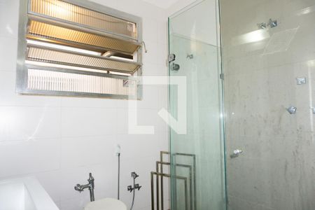 Apartamento à venda com 110m², 2 quartos e sem vaga Apartamento à venda com 110m², 2 quartos e sem vagaBanheiro