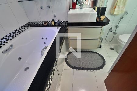 Casa à venda com 238m², 3 quartos e 3 vagasSuíte 3 - Banheiro