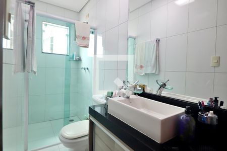 Casa à venda com 238m², 3 quartos e 3 vagasSuíte 2 - Banheiro