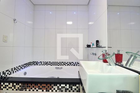 Casa à venda com 238m², 3 quartos e 3 vagasSuíte 3 - Banheiro