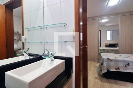 Casa à venda com 238m², 3 quartos e 3 vagasSuíte 1 - Banheiro