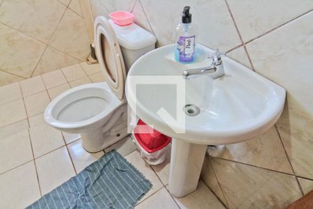 Casa à venda com 250m², 3 quartos e 2 vagas Casa à venda com 250m², 3 quartos e 2 vagasBanheiro