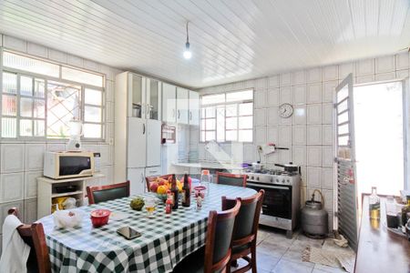 Casa à venda com 250m², 3 quartos e 2 vagas Casa à venda com 250m², 3 quartos e 2 vagasCozinha