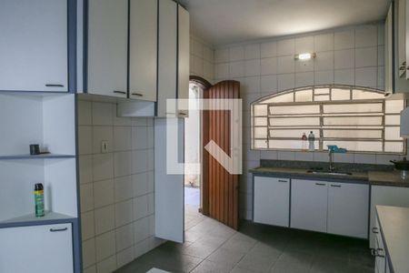 Casa à venda com 220m², 3 quartos e sem vaga Casa à venda com 220m², 3 quartos e sem vagaCozinha