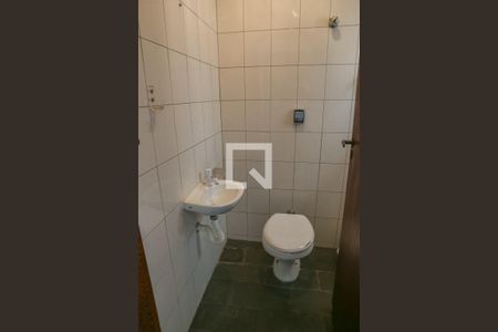 Casa à venda com 220m², 3 quartos e sem vaga Casa à venda com 220m², 3 quartos e sem vagaBanheiro de Serviço