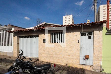 Casa à venda com 400m², 2 quartos e sem vaga Casa à venda com 400m², 2 quartos e sem vagaFachada