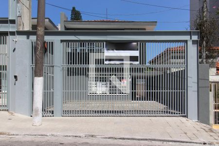 Casa à venda com 368m², 4 quartos e 4 vagas Casa à venda com 368m², 4 quartos e 4 vagasFachada