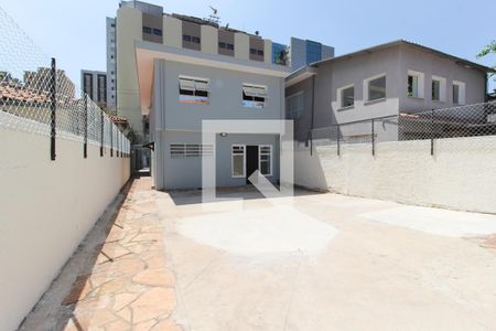Casa à venda com 368m², 4 quartos e 4 vagas Casa à venda com 368m², 4 quartos e 4 vagasÁrea Comum