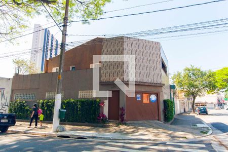 Casa à venda com 216m², 3 quartos e 4 vagas Casa à venda com 216m², 3 quartos e 4 vagasFachada