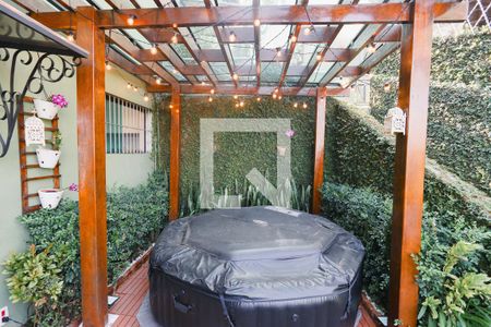 Casa à venda com 374m², 5 quartos e 5 vagas Casa à venda com 374m², 5 quartos e 5 vagasSpa