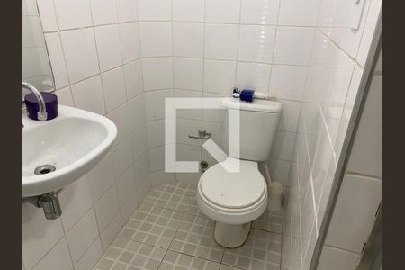 Casa de condomínio à venda com 170m², 3 quartos e 3 vagas Casa de condomínio à venda com 170m², 3 quartos e 3 vagasBanheiro de serviço