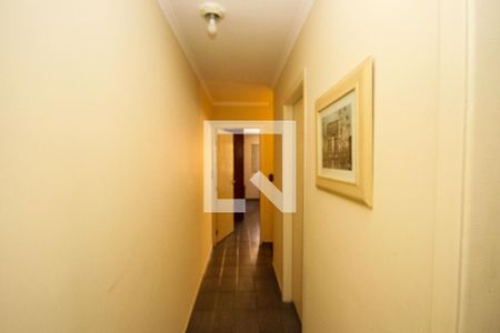 Casa à venda com 850m², 3 quartos e 1 vaga Casa à venda com 850m², 3 quartos e 1 vagaCorredor