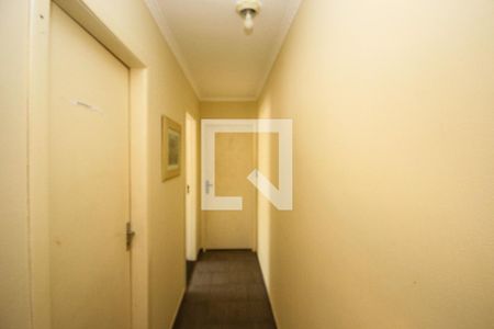 Casa à venda com 850m², 3 quartos e 1 vaga Casa à venda com 850m², 3 quartos e 1 vagaCorredor