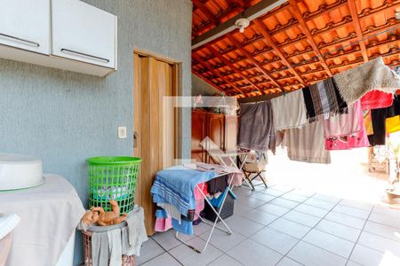 Casa à venda com 317m², 4 quartos e 5 vagas Casa à venda com 317m², 4 quartos e 5 vagasÁrea de Serviço