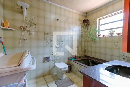 Casa à venda com 317m², 4 quartos e 5 vagas Casa à venda com 317m², 4 quartos e 5 vagasBanheiro da Suíte 1