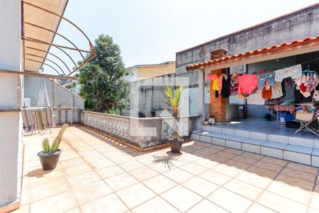 Casa à venda com 317m², 4 quartos e 5 vagas Casa à venda com 317m², 4 quartos e 5 vagasVaranda Suíte 1
