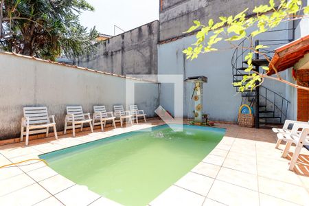 Casa à venda com 317m², 4 quartos e 5 vagas Casa à venda com 317m², 4 quartos e 5 vagasPiscina