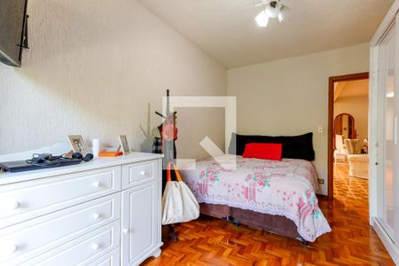 Casa à venda com 317m², 4 quartos e 5 vagas Casa à venda com 317m², 4 quartos e 5 vagasQuarto 4