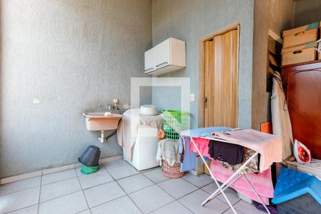 Casa à venda com 317m², 4 quartos e 5 vagas Casa à venda com 317m², 4 quartos e 5 vagasÁrea de Serviço