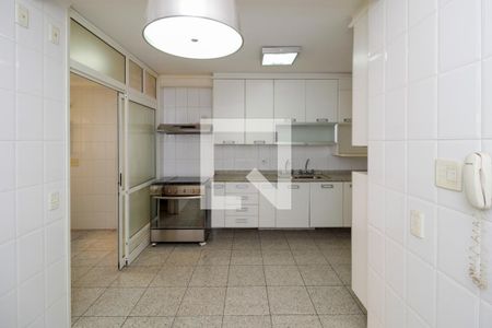 Apartamento à venda com 128m², 4 quartos e 3 vagas Apartamento à venda com 128m², 4 quartos e 3 vagasCozinha