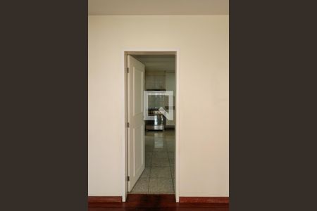 Apartamento à venda com 128m², 4 quartos e 3 vagas Apartamento à venda com 128m², 4 quartos e 3 vagasCozinha
