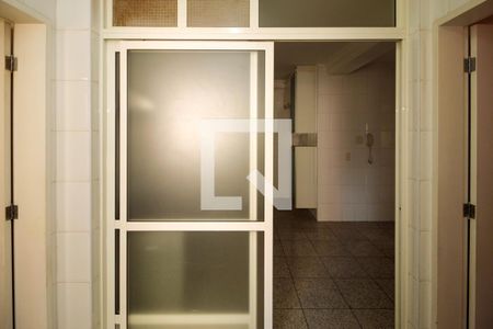 Apartamento à venda com 128m², 4 quartos e 3 vagas Apartamento à venda com 128m², 4 quartos e 3 vagasÁrea de Serviço