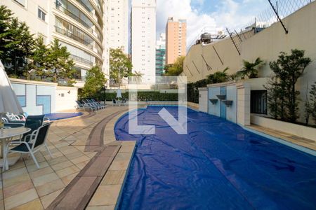 Apartamento à venda com 128m², 4 quartos e 3 vagas Apartamento à venda com 128m², 4 quartos e 3 vagasÁrea comum - Piscina