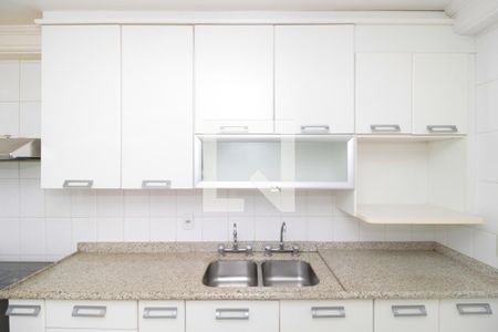 Apartamento à venda com 128m², 4 quartos e 3 vagas Apartamento à venda com 128m², 4 quartos e 3 vagasCozinha - Armários