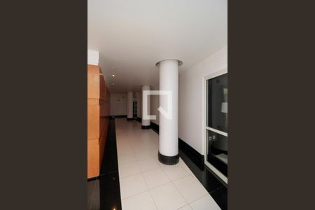 Apartamento à venda com 128m², 4 quartos e 3 vagas Apartamento à venda com 128m², 4 quartos e 3 vagasHall social