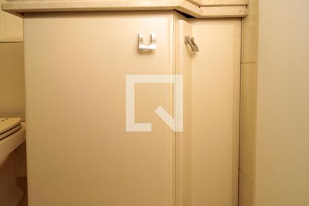 Apartamento à venda com 128m², 4 quartos e 3 vagas Apartamento à venda com 128m², 4 quartos e 3 vagasBanheiro da Suíte 1 - Armário