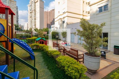 Apartamento à venda com 128m², 4 quartos e 3 vagas Apartamento à venda com 128m², 4 quartos e 3 vagasÁrea comum - Playground