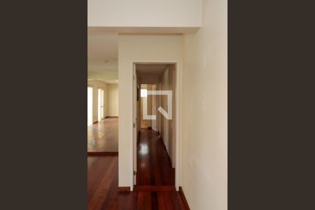 Apartamento à venda com 128m², 4 quartos e 3 vagas Apartamento à venda com 128m², 4 quartos e 3 vagasCorredor