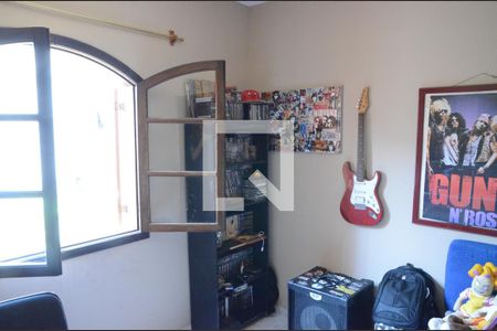 Casa à venda com 213m², 5 quartos e 2 vagasQuarto 4