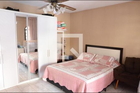 Casa à venda com 213m², 5 quartos e 2 vagasQuarto 1