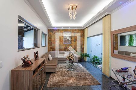 Sala 1 de casa para alugar com 5 quartos, 290m² em Santa Mônica, Belo Horizonte