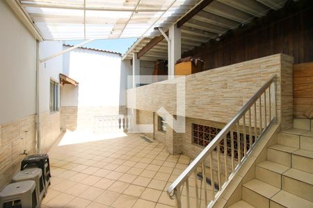 Casa à venda com 250m², 5 quartos e 2 vagas Casa à venda com 250m², 5 quartos e 2 vagasÁrea externa