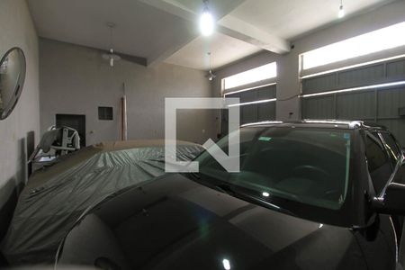 Casa à venda com 250m², 5 quartos e 2 vagas Casa à venda com 250m², 5 quartos e 2 vagasGaragem