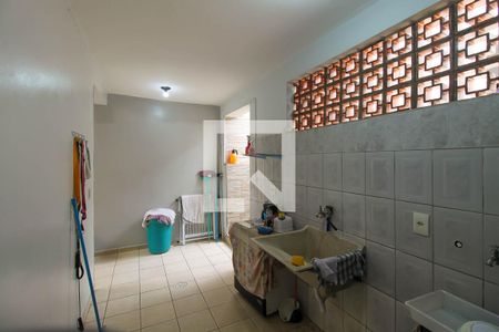 Casa à venda com 250m², 5 quartos e 2 vagas Casa à venda com 250m², 5 quartos e 2 vagasÁrea de Serviço