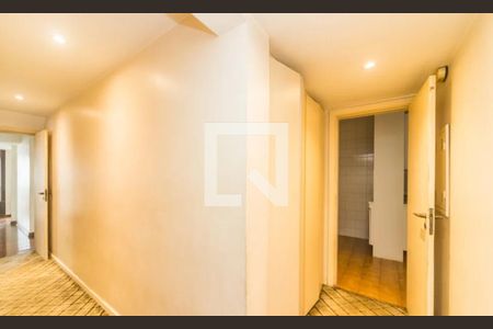 Apartamento à venda com 170m², 3 quartos e 3 vagas Apartamento à venda com 170m², 3 quartos e 3 vagasCorredor