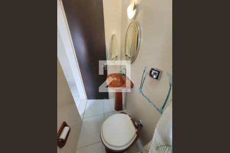 Casa à venda com 300m², 4 quartos e 4 vagas Casa à venda com 300m², 4 quartos e 4 vagasBanheiro do Escritório/Quarto